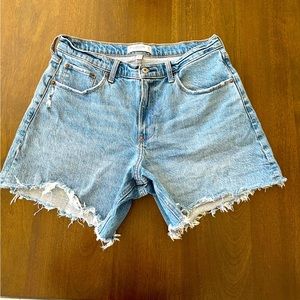 Abercrombie The Baggy Short. Curve love. Size 30